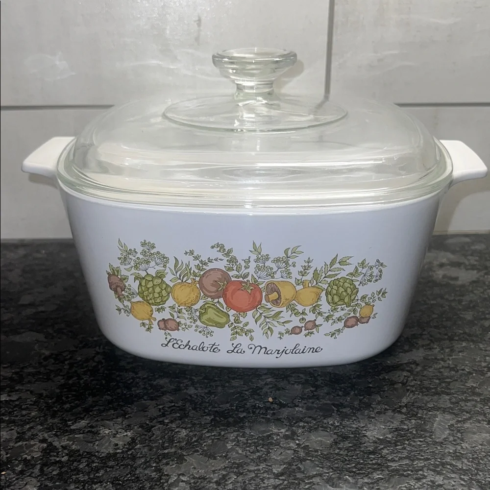 Vintage corningware Glass Lid White Casserole Dish. Spice of Life. 3 Ltr